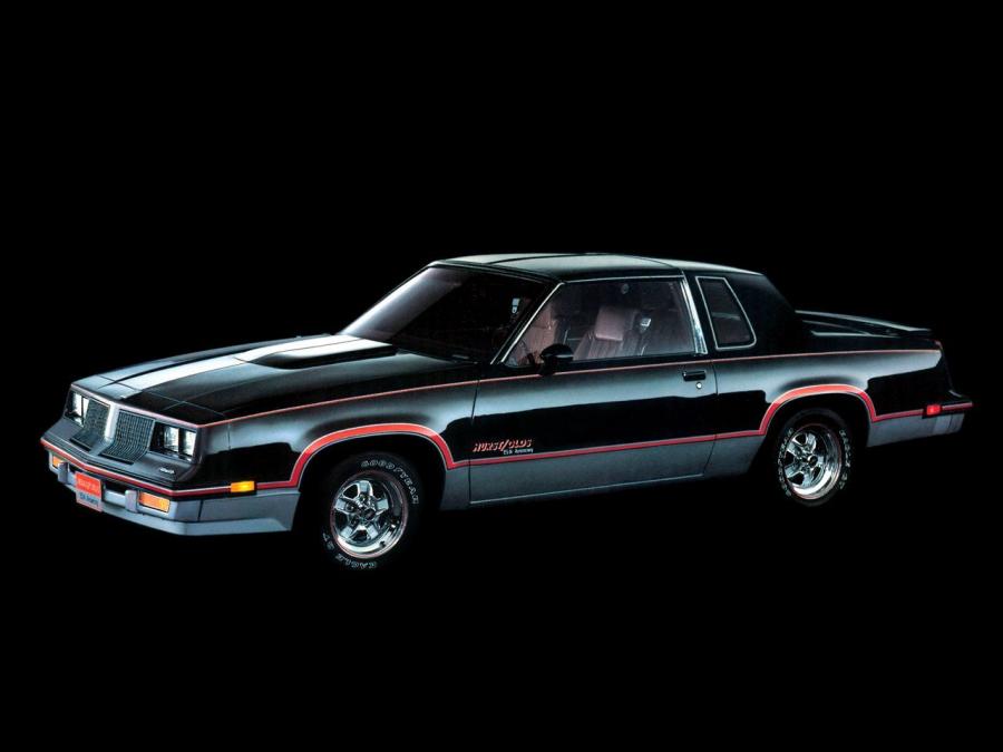 Oldsmobile Cutlass Calais 15th Anniversary by Hurst 1983 года  (фото 2 из 4)